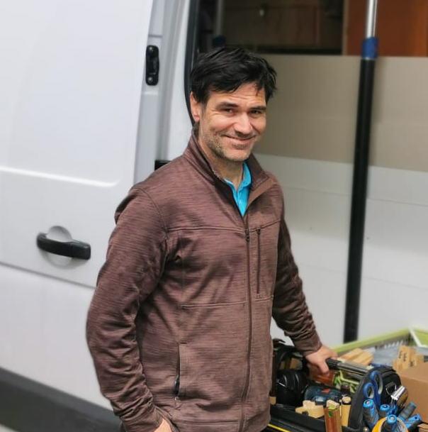 Tischlermeister bei der Arbeit